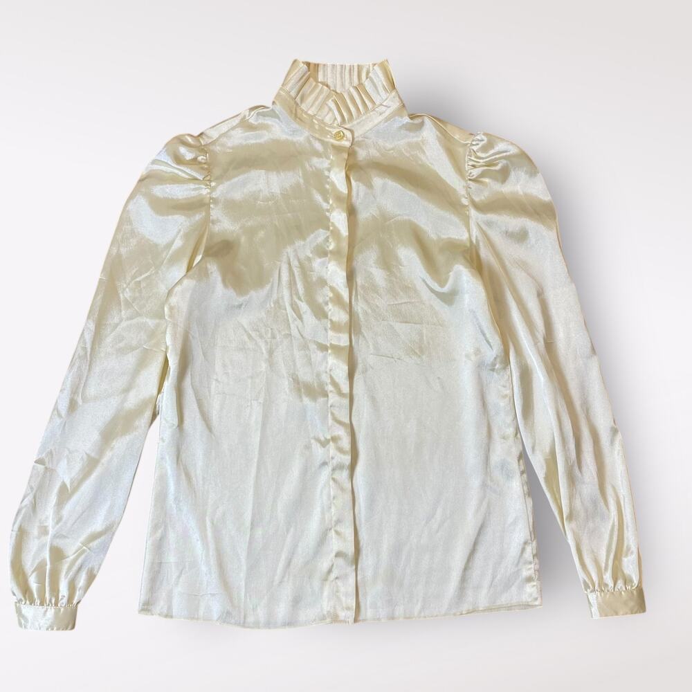 St.‎ John Vintage 80’s Cream Satin Blouse Pleated Collar Size 6